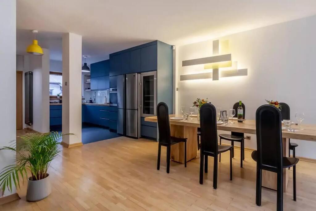Cozy With 6 Bedrooms Warszawa