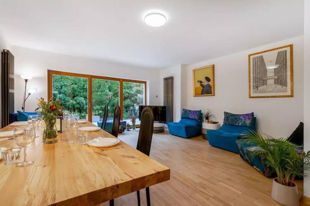 Cozy With 6 Bedrooms Apartament *
