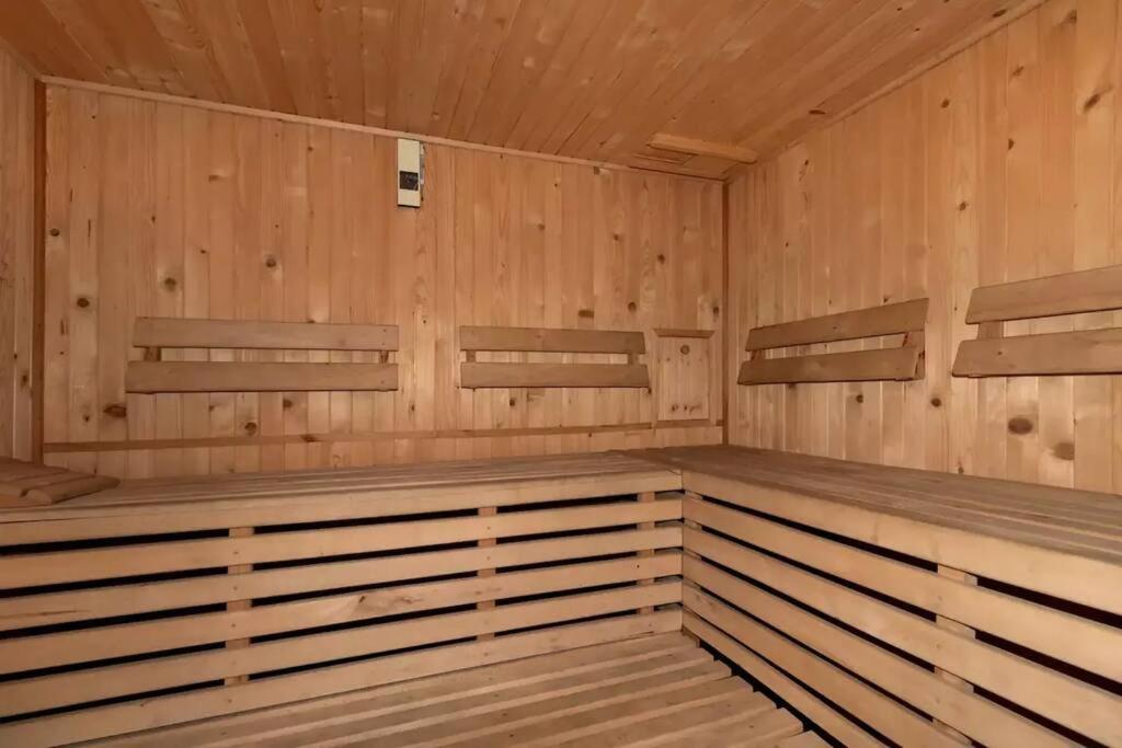Cozy With 6 Bedrooms * Warszawa