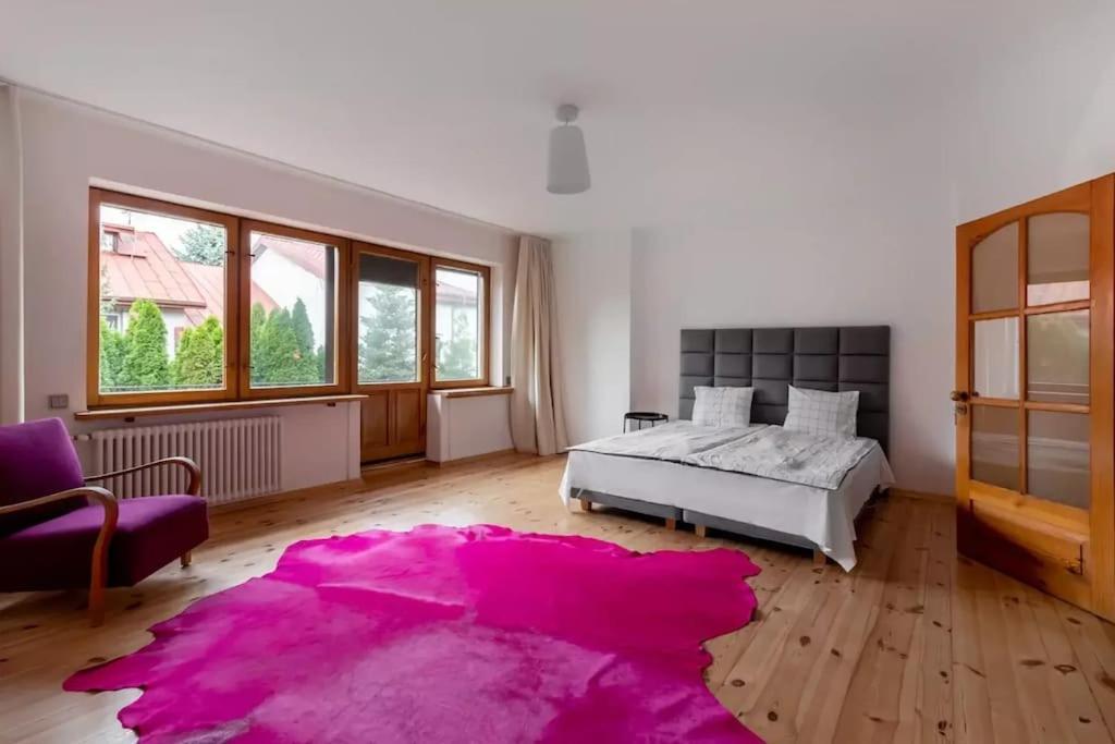 Cozy With 6 Bedrooms Lägenhet