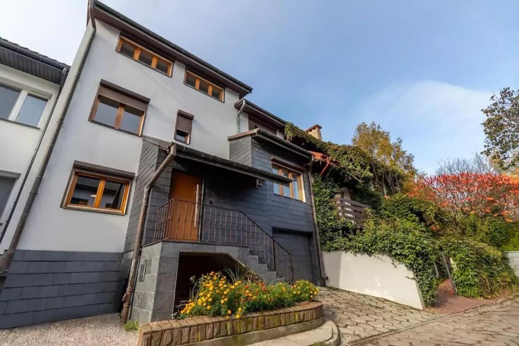 Cozy With 6 Bedrooms Apartament Warszawa